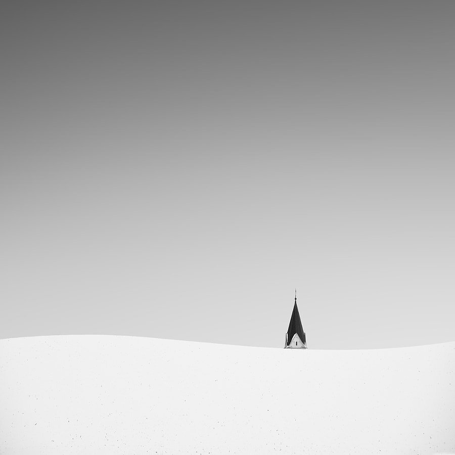 Название BEHIND THE HILL II; Автор Tomáš Tisoň; https://500px.com/photo/1057987428/behind-the-hill-ii-by-tomas-tison