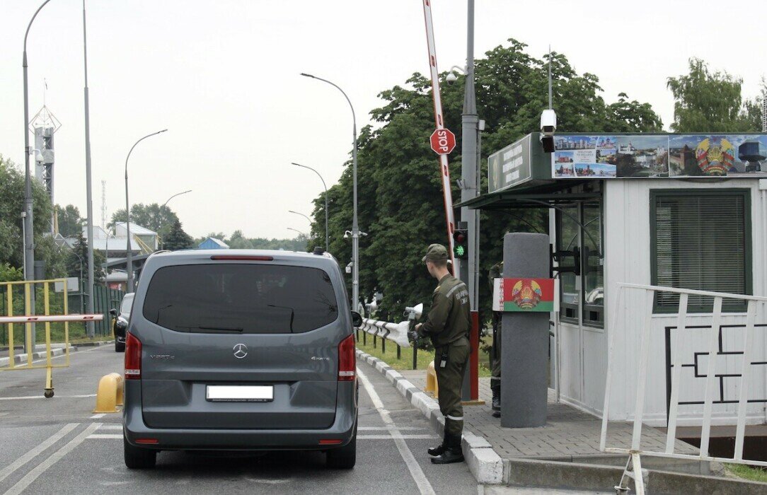 «17 часов стоим» — Белорусы рассказали, зачем ездят в Польшу и стоят сутками на границе