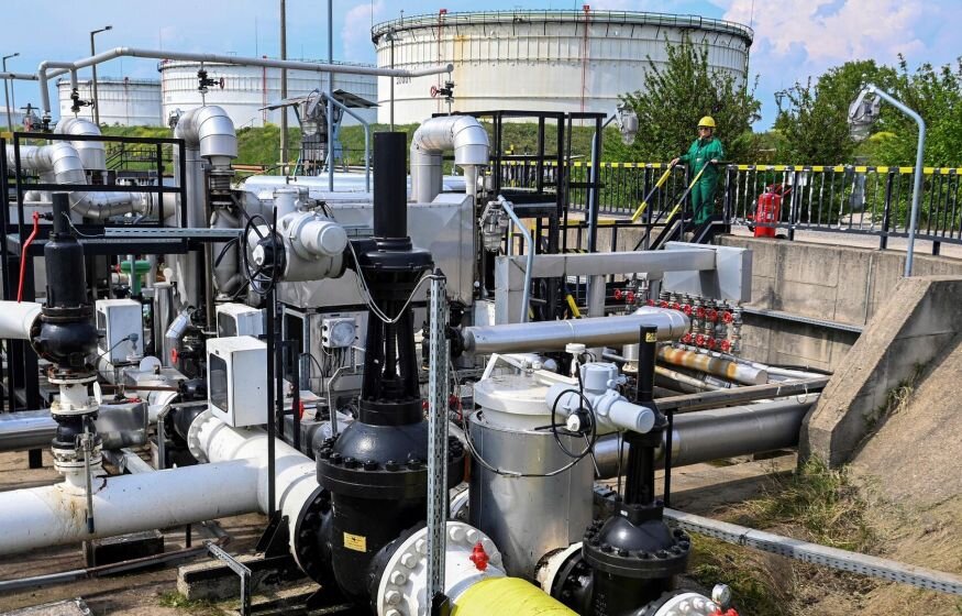    Евросоюз решил запретить России поставлять нефть через нефтепровод «Дружба»