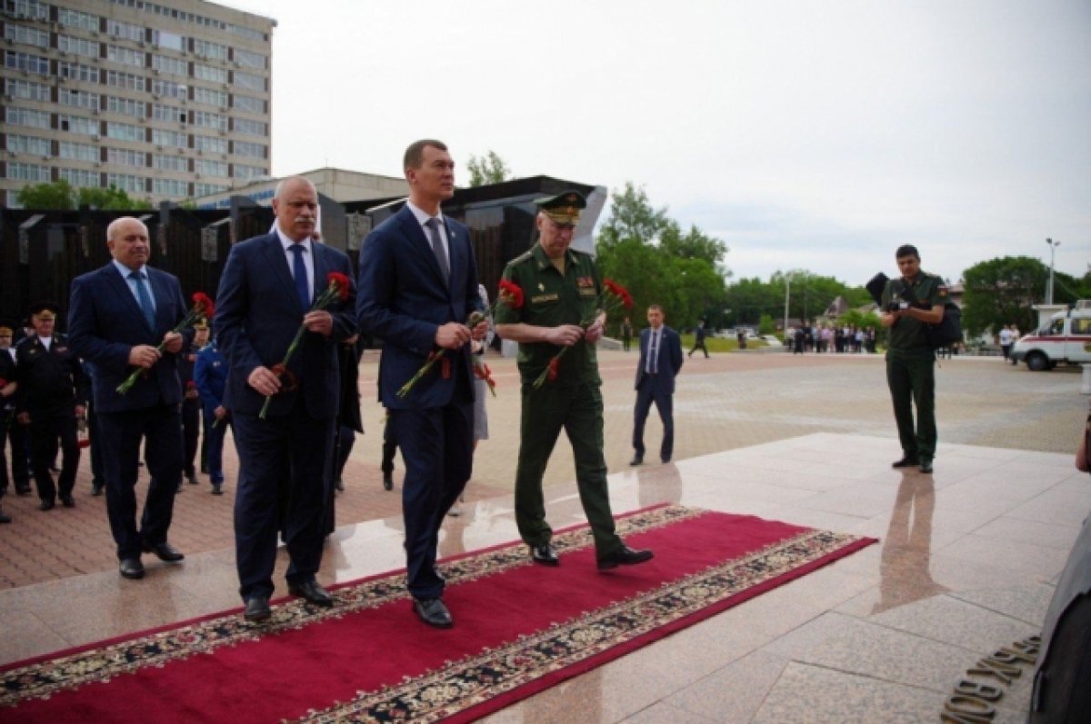 Рисунок возложение цветов к вечному огню