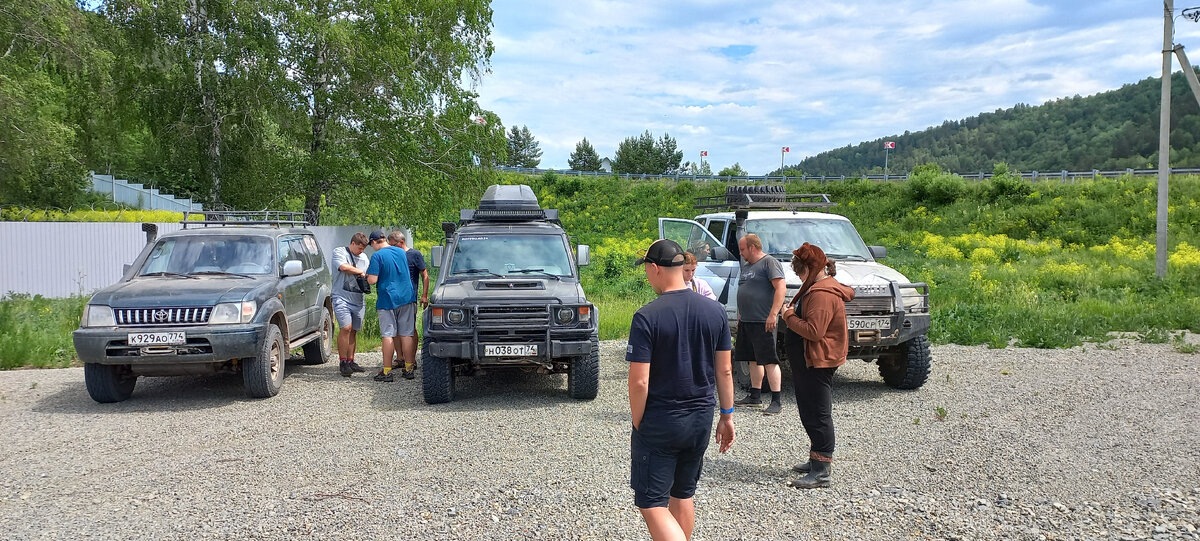 по приезду в заповедник, мы встали на парковке и дальше пошли пешком 