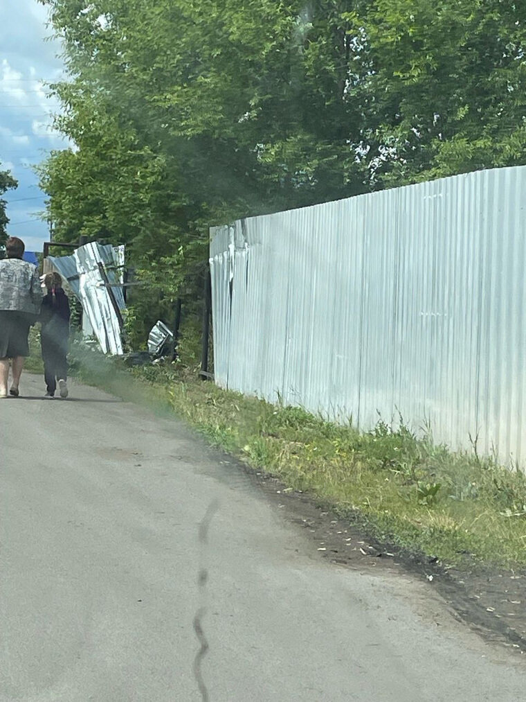    Трактора и водителя на месте происшествия не оказалось