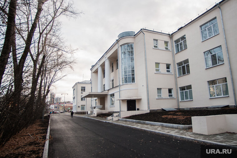    Пациентов Уральского НИИ охраны материнства и младенчества вывели на улицу