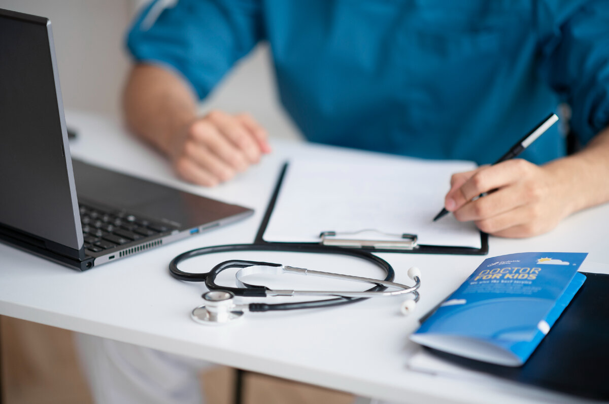 Image by <a href="https://www.freepik.com/free-photo/doctor-doing-their-work-pediatrics-office_21536960.htm#page=3&query=%D0%B2%D1%81%D0%B4&position=15&from_view=search&track=ais">Freepik</a>