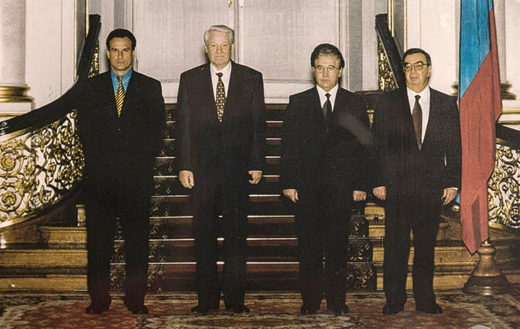 Заместитель Премьера Правительства Москвы   Сергей Ястржембский, Президент Российской Федерации Борис Ельцин, Посол Беларуси в России Владимир Григорьев, Председатель Правительства Российской Федерации Евгений Примаков