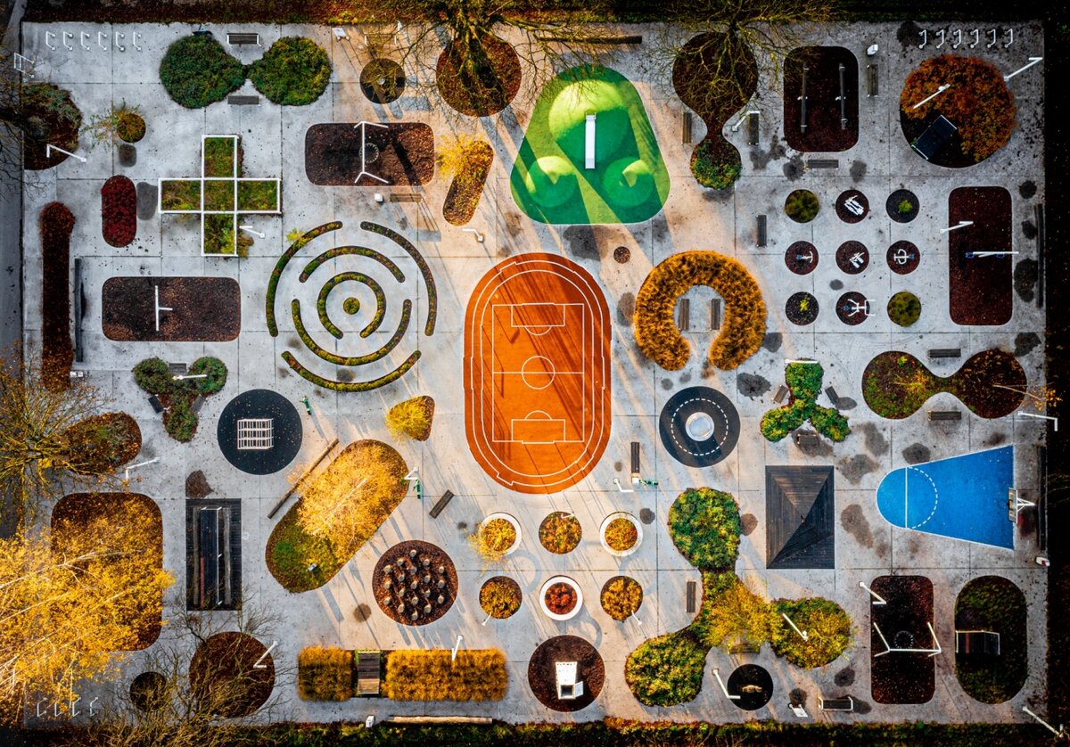 © Sebastian Piórek (Польша) «Спортплощадка».
1-место в категории «Город» | Drone Photo Awards 2023