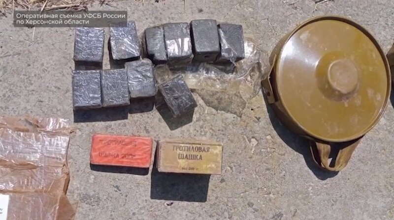   В Херсонской и Запорожской областях продолжают ликвидировать схроны с оружием и боеприпасами