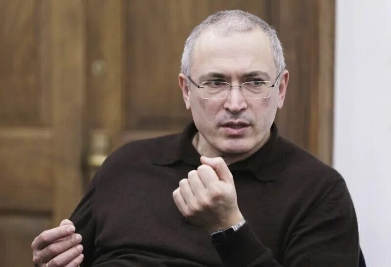 Хорковский, не разобравшись в ситуации даже заказал билеты в Москву, но кулачки оказались слабоваты и он снова ушёл в тину либерализма, до следующего бегомота, который потревожит это болото...