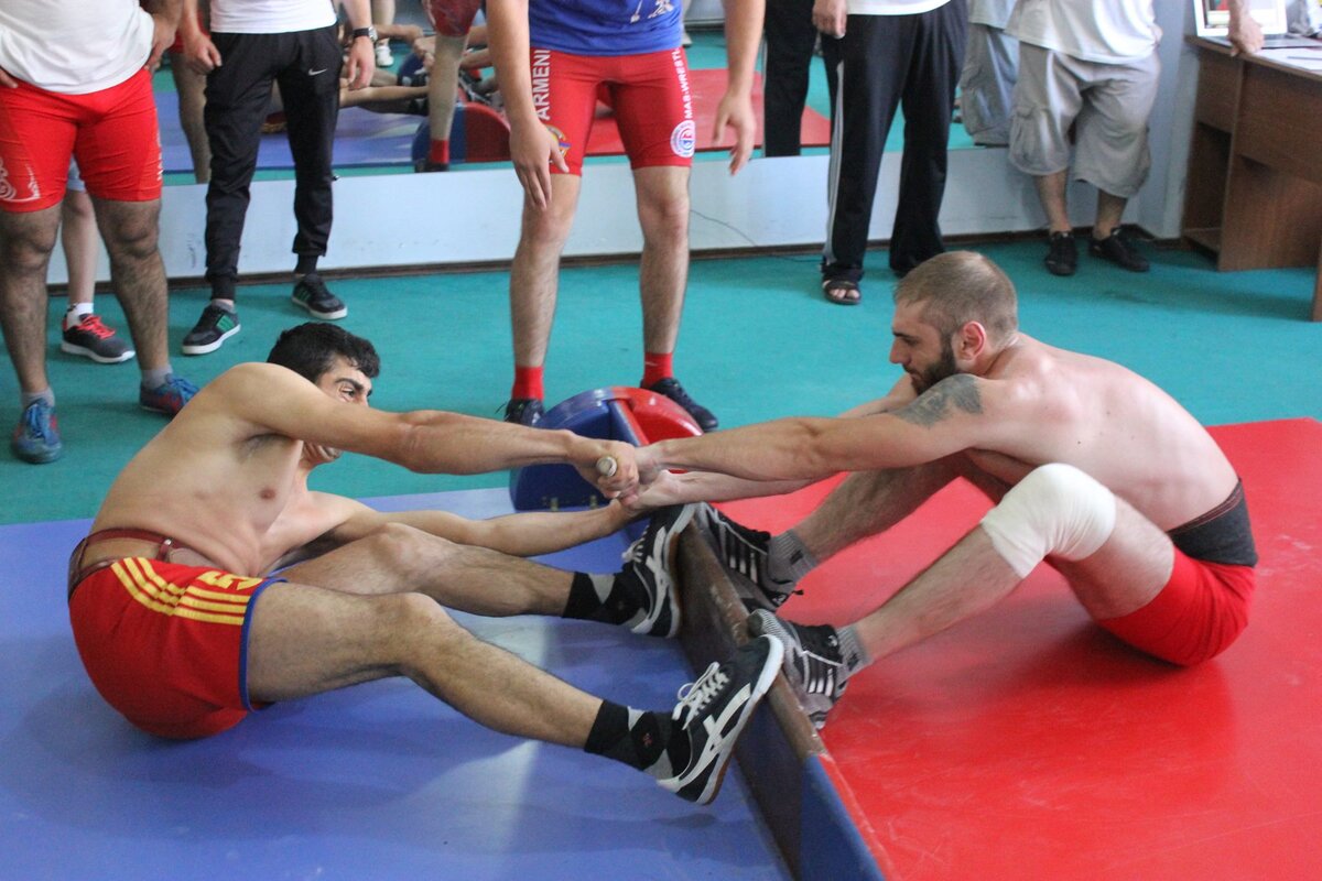 Армянская борьба Кох. Борьба спорт. Азербайджанская Национальная борьба. Спортивный подвиг.