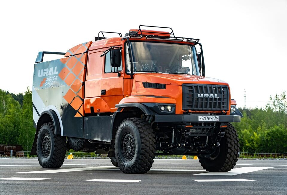    «Урал» показал грузовик, на котором поедет «Шёлковый путь»«Урал»