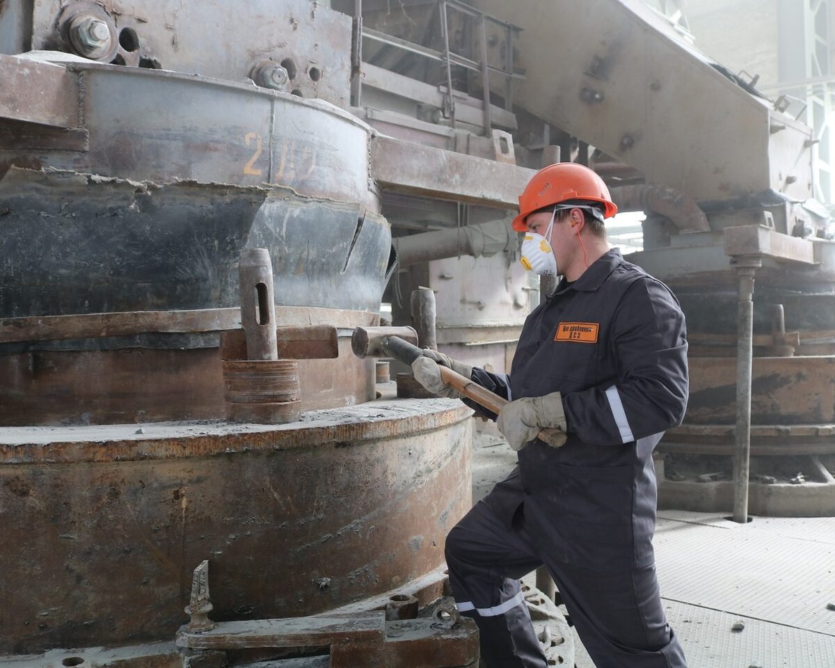 дробильщик. дробильщик обучение. дробильщик зиф что это. рабочее место дробильщика. дробильщик-грохотовщик.