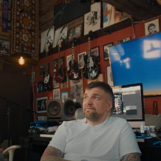     Mirele научила мужчин признаваться в чувствах к котикам в новом клипе