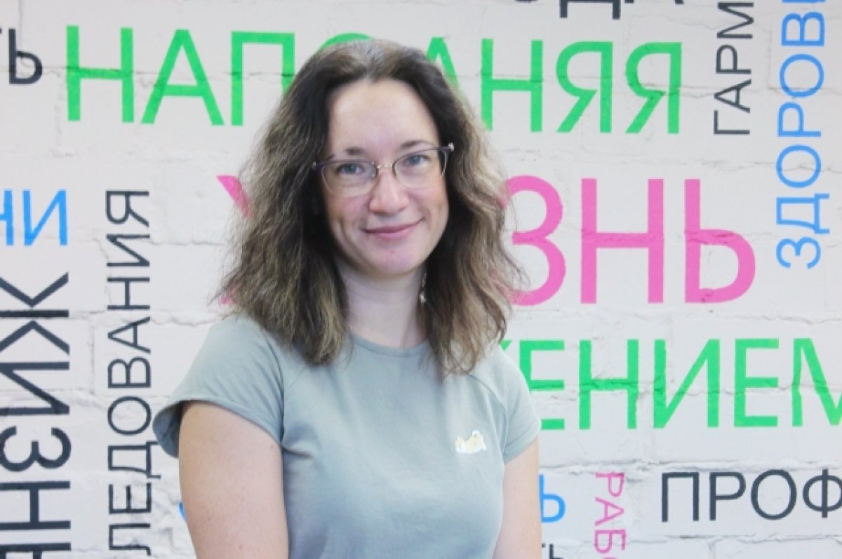    Держит в постоянном тонусе.