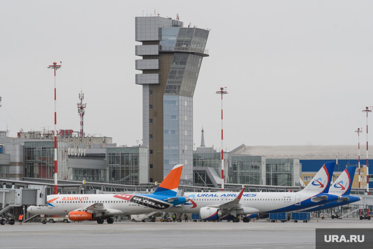    В Кольцово задержали пять рейсов