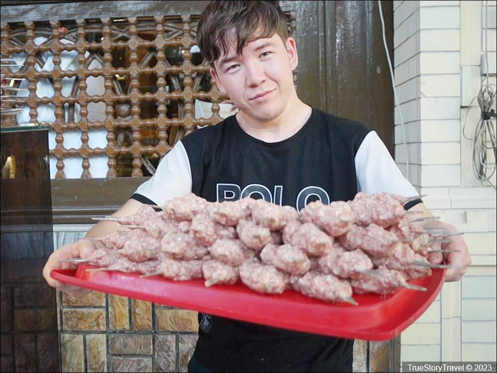 Узбекистан - Купил шашлык на улице за 30 рублей. Что мне приготовили?