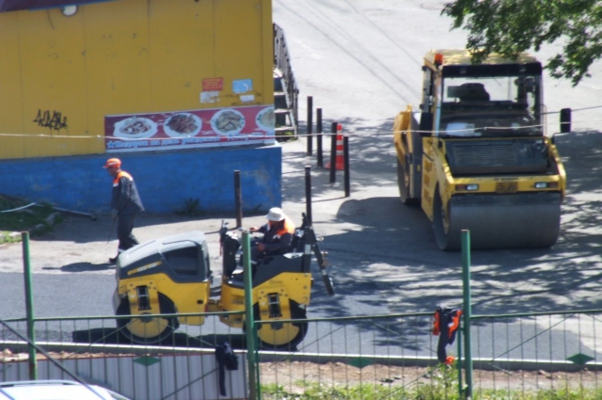    Ремонт дорог в городе ведётся комплексно.