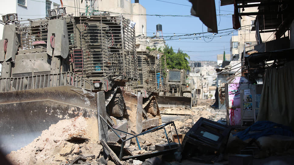 Фото: Issam Rimawi / Anadolu Agency / Getty Images📷В Израиле утверждают, что операция в Дженине — это не проявление «конфликта с палестинцами», а борьба с «марионетками Ирана»