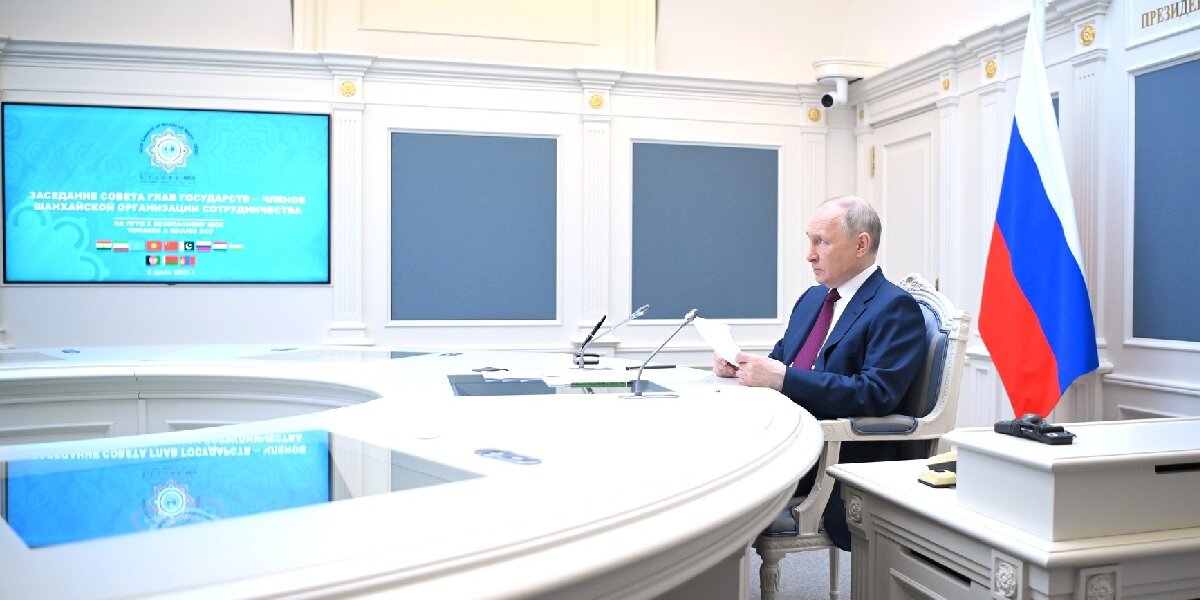 Фото: с сайта Кремля (http://static.kremlin.ru/media/events/photos/big2x/DVQf3JLvGsgPuQMggA8E8TAt3TGTArWE.jpg)