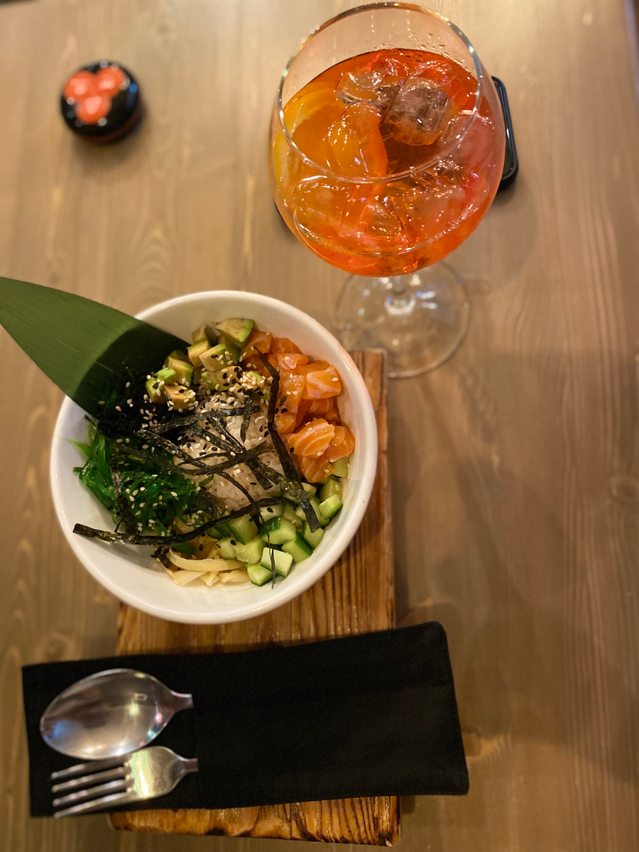 Поке и напиток