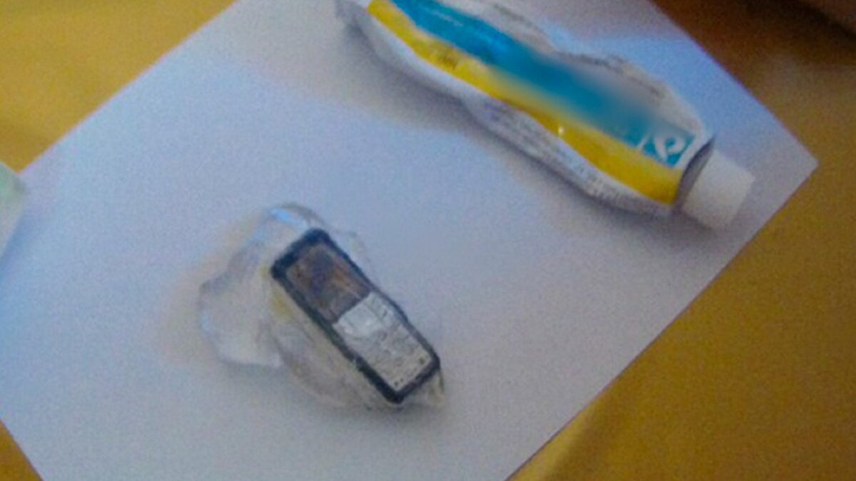     Сотрудники следственного изолятора №1 предотвратили передачу запрещенных предметов содержащемуся в учреждении гражданину. Об этом сообщает пресс-служба УФСИН России по Удмуртской Республике.