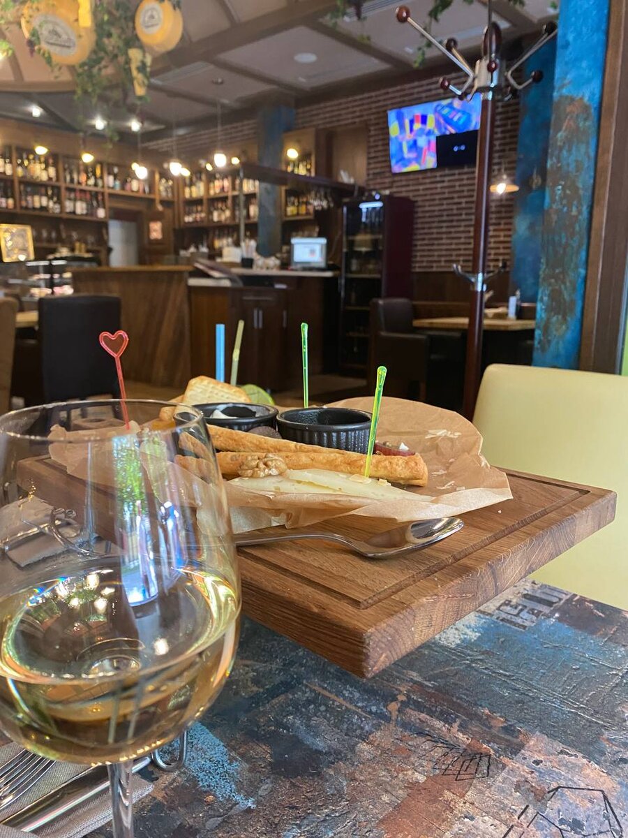 Permanently closed: Vitrina Burger Bar, bar, pub, Tomsk, Kirova Avenue, 60А - Ya