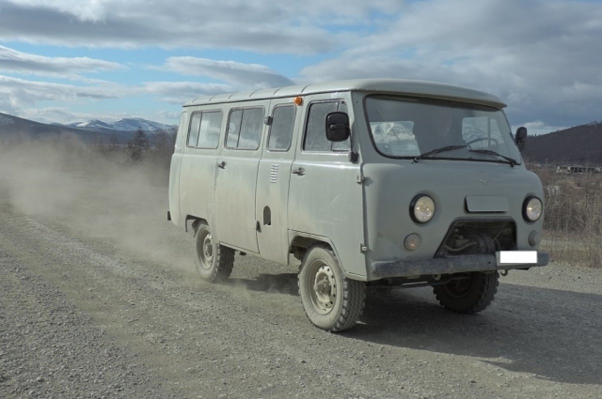    Муж сбил на автомобиле УАЗ свою жену и переехал ее несколько раз.