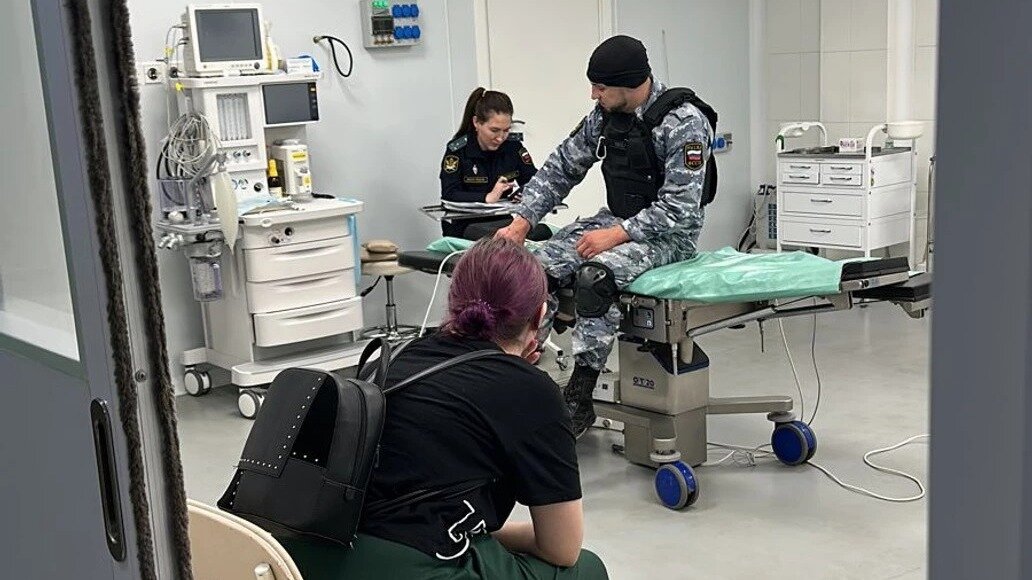     ФССП грубо и со скандалом выселила новосибирскую частную клинику. Руководство медицинского учреждения пожалуется в прокуратуру.