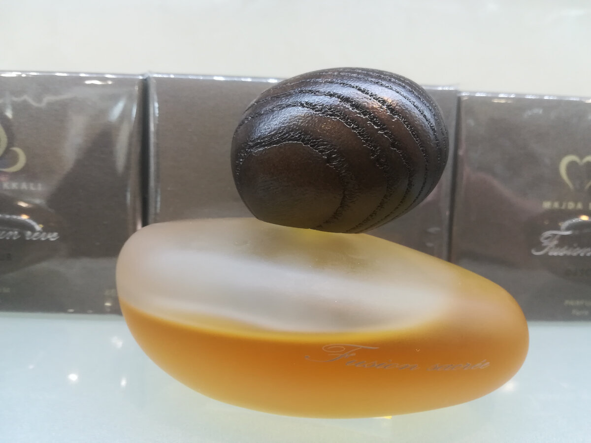 2012 год. Восточные пряные. Верхние ноты: кофе, ревень, кориандр, клементин, черная смородина и бергамот; средние ноты: тубероза, гардения, хлеб, инжирный нектар, гвоздика (пряность), цветок апельсина и жасмин; базовые ноты: ваниль, канадская ель, толу бальзам, гелиотроп, бензоин, мускус, пачули, серая амбра и кедр.