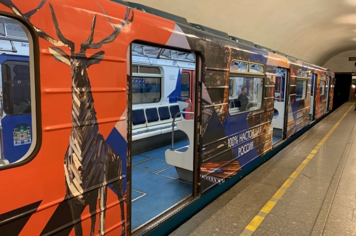    В петербургском метро запустили тематический поезд «Нижний Новгород»