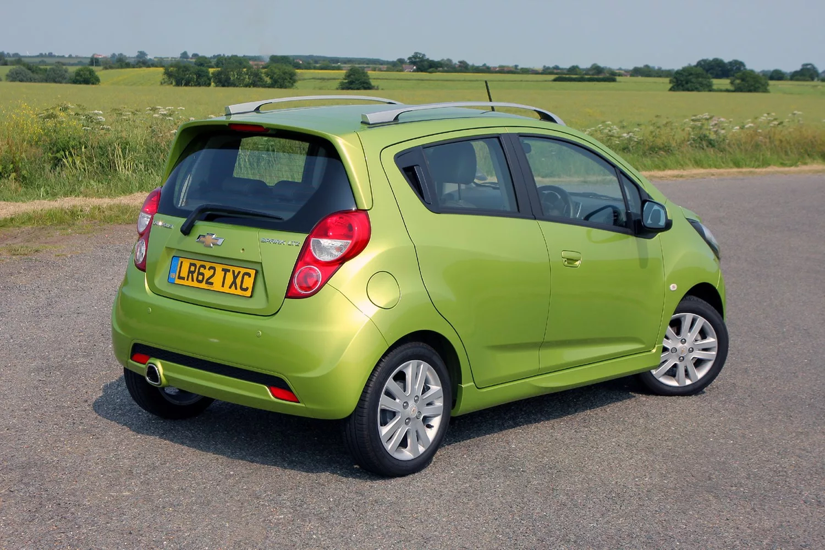 Какой мал. Шевроле Спарк 2010. Chevrolet Spark хэтчбек. Микролитражки Шевроле Спарк. Chevrolet Spark 2015 хэтчбек.