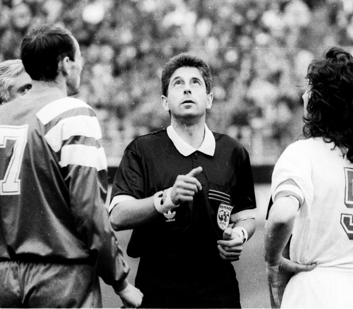 Главный судья матча Жорже Короаду