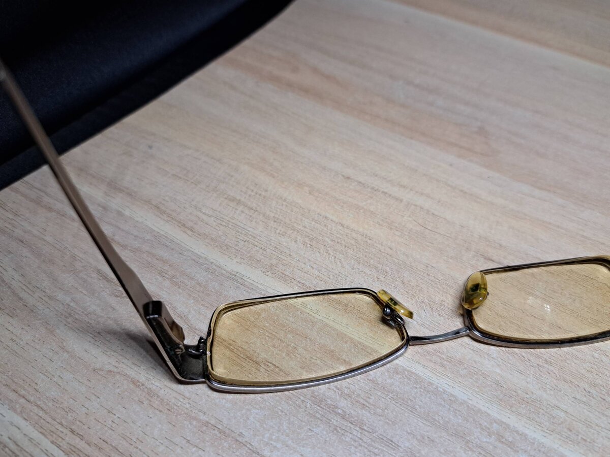 Очки, которым 15 лет, дужка "на проволочке"