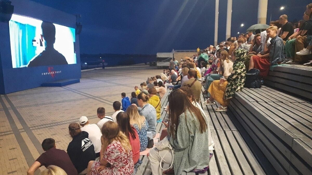     Одну из площадок летнего фестиваля российского кино «Горький fest» (18+) перенесли в Нижнем Новгороде. Теперь картины будут показывать в губернаторском саду, сообщают организаторы.