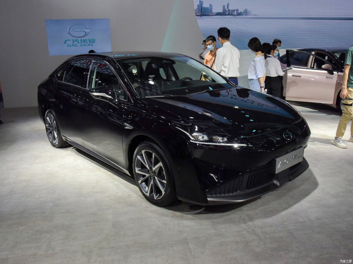 Также для электрокара разработали 3 новых более мощных аккумулятора.