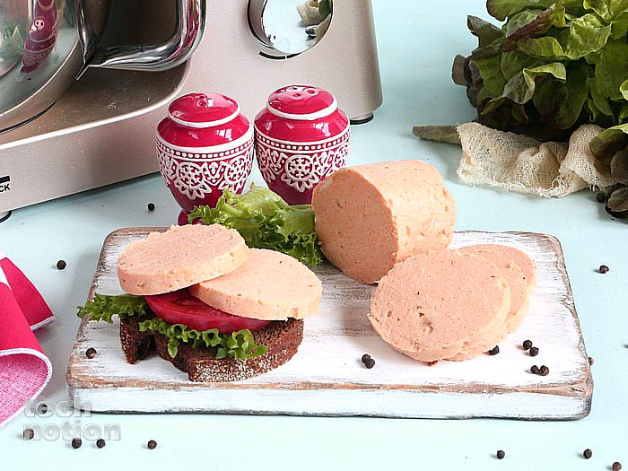 Готовлю домашнюю колбасу в стакане / Изображение: дзен-канал technotion