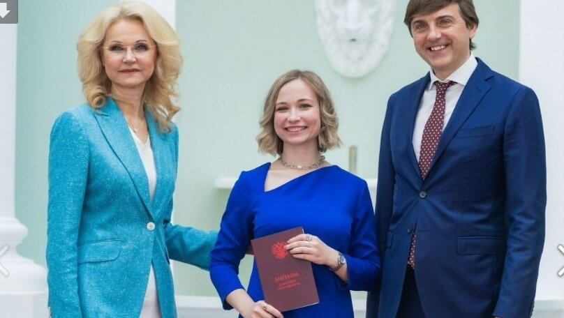     Выпускница Глазовского пединститута вошла в число лучших выпускников педагогических вузов.