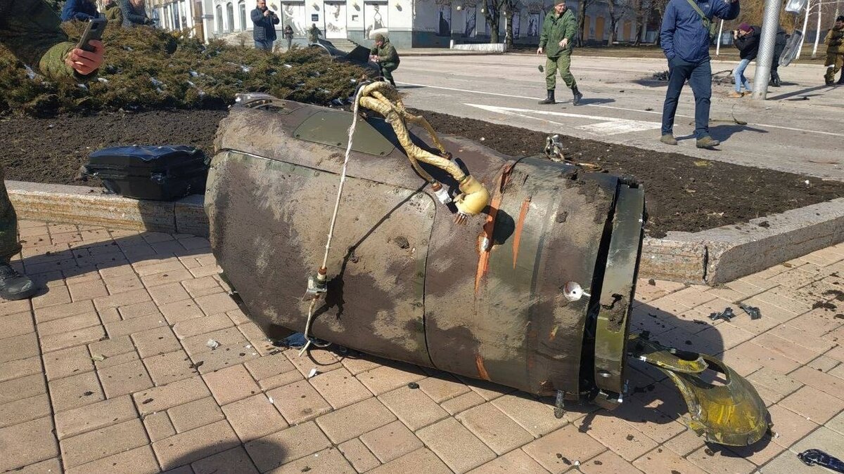     США после долгих споров всё-таки утвердили передачу Украине кассетных боеприпасов. Чем это может обернуться? История показывает, что они могут сделать территории боевых действий непригодными для проживания людей на годы вперёд.