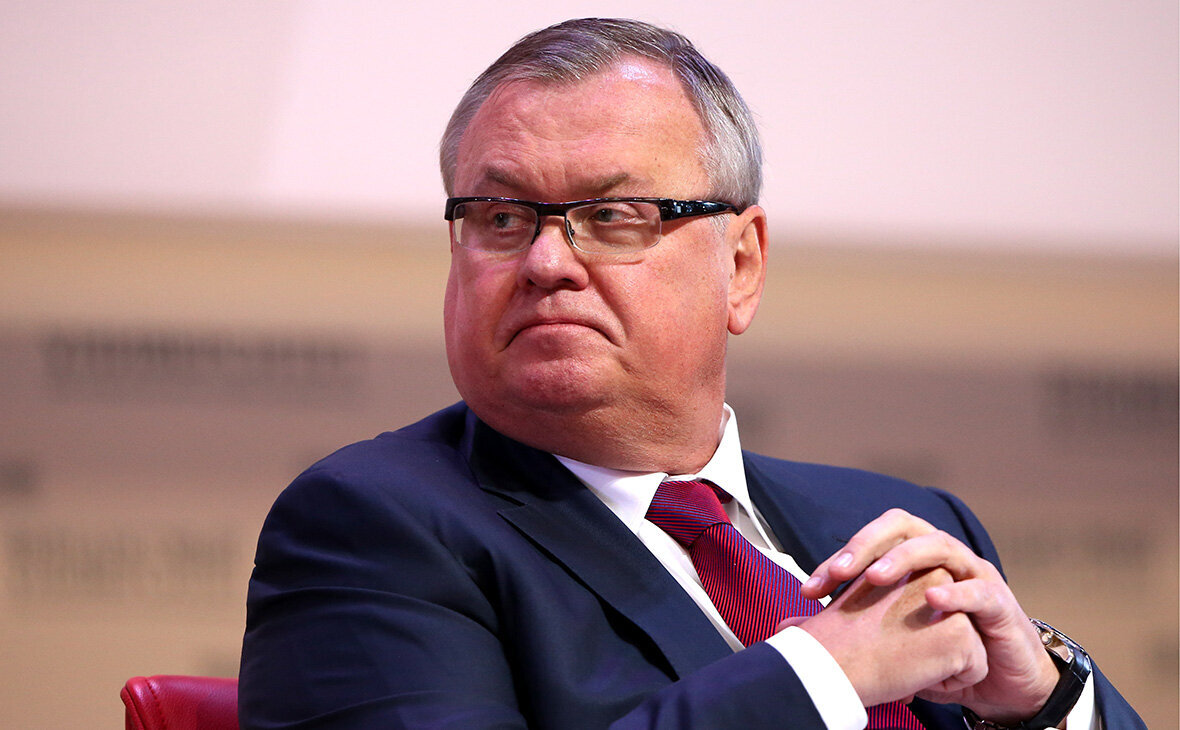 Андрей Леонидович Костин - российский банкир, финансист и общественный деятель, президент-председатель правления ВТБ с 10 июня 2002 года. Близкий соратник президента России Владимира Путина.