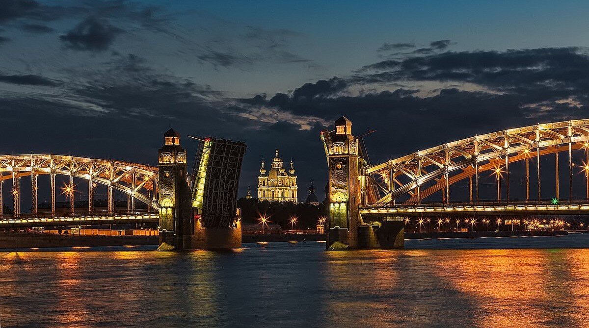 Мост Петра Великого в Санкт Петербурге