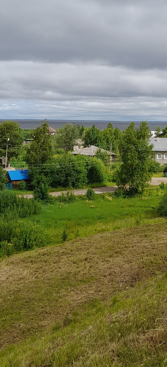 Погодка не купательная, ветер северный гоняет мурашки по телу.