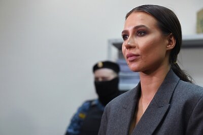    Блогер Валерия Чекалина, известная как Лерчек (Lerchek), в зале заседаний Савеловского суда Москвы, где ей изберут меру пресечения по делу об отмывании денег. ©Валерий Мельников РИА Новости