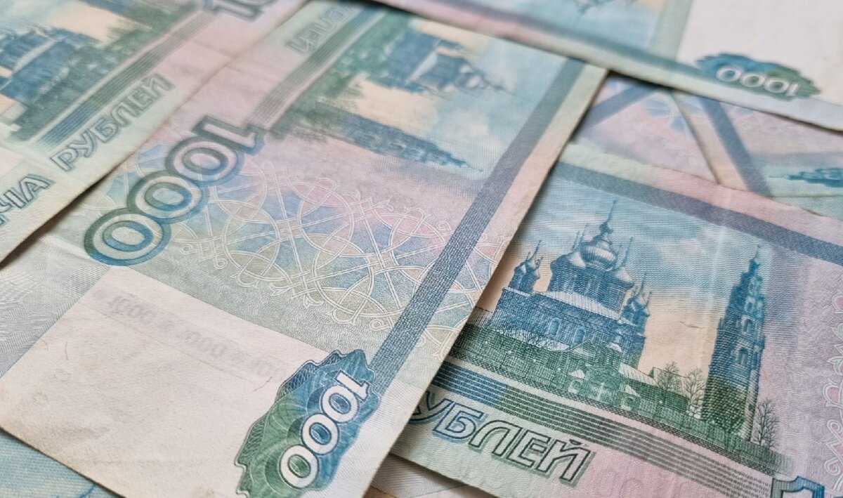 400 миллионов. пятитысячная купюра. 800 тысяч рублей купюрами. 800 тысяч рублей. деньги рубли.