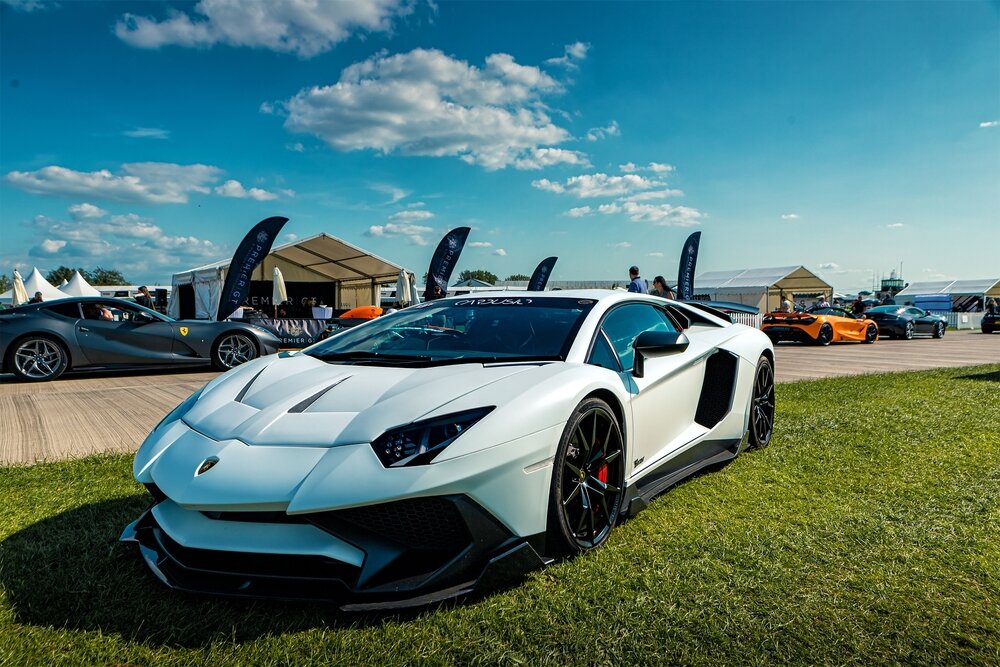 Balloon White Lamborghini