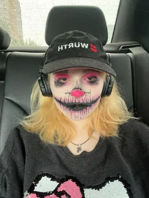 Варвара Макарова (Splitika)- блогер,музыкант.