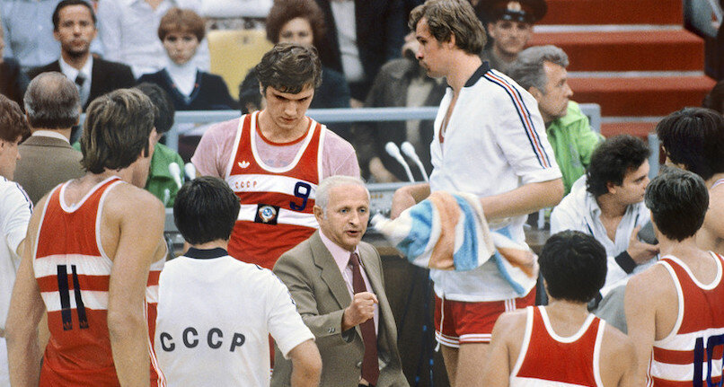 Старший тренер мужской баскетбольной команды СССР Александр Гомельский на баскетбольном турнире Фото: РИА Новости. Александр Макаров 