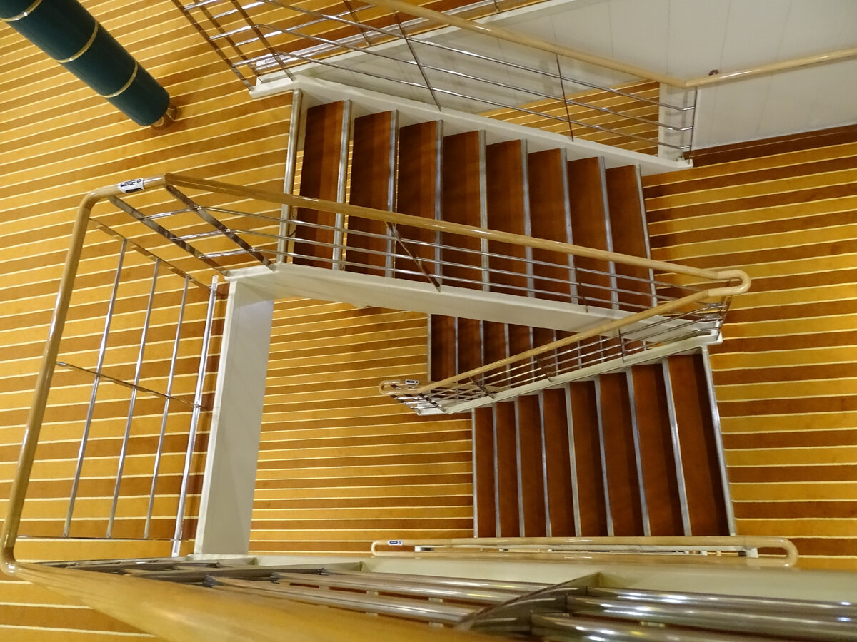 Астория Гранд лестницы