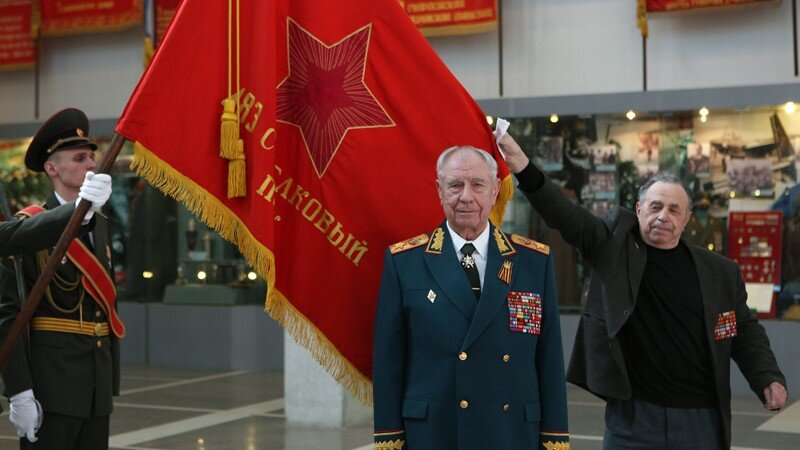 Личность Дмитрия Язова очень интересна, а его жизнь была наполнена множеством важных событий. Он стал последним маршалом СССР. Он прожил 95 лет, остался в памяти людей честным и справедливым человеком.-3