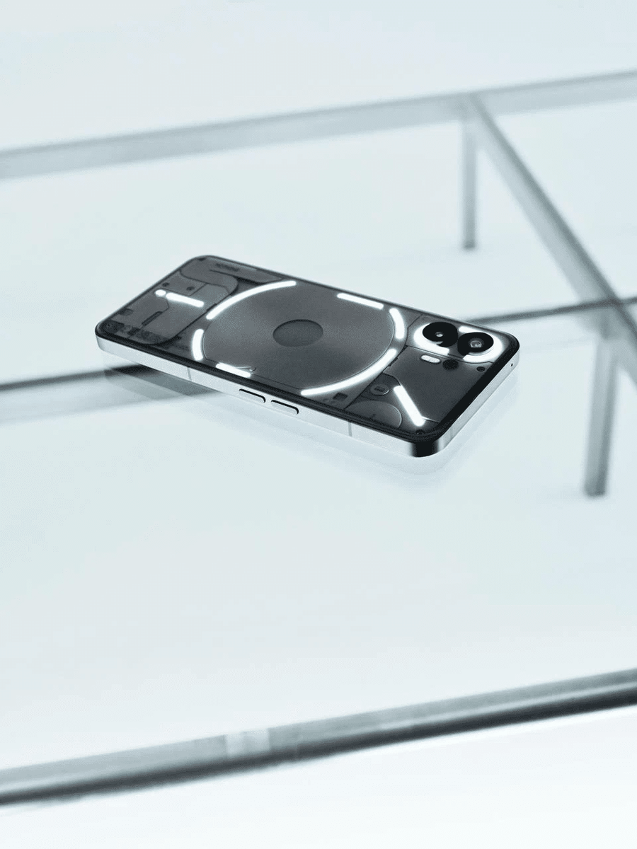    Nothing Phone 2 / © smartprix
