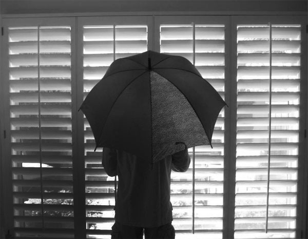 Почему нельзя открывать зонт в доме