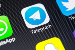 Источники  сообщили, что приложение для обмена сообщениями Telegram приняло  решение не проводить публичную первичную продажу токенов (ICO) для  привлечения инвестиций на создание обширной сети с широким перечнем  функций. Об этом пишет «Wall Street Journal».